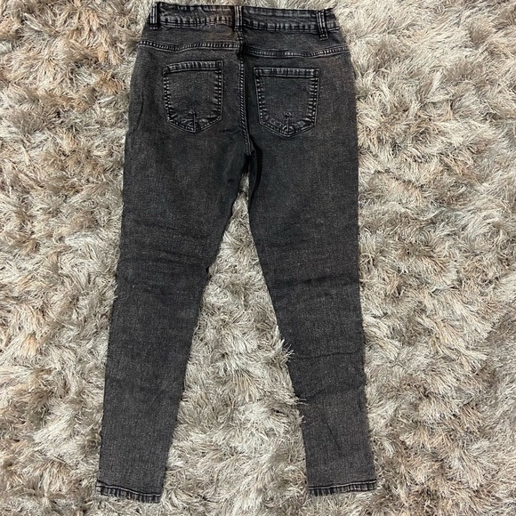 MyStyle women black denim front fly zip, pin tuck detail Jeans. Size 6. Used. - Picture 3 of 12